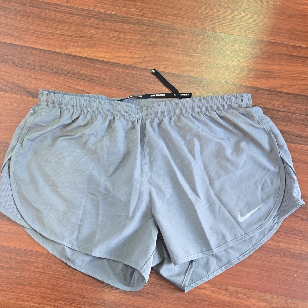 Nike Women’s L Gray Running Shorts EUC Lined Drawstring ZipPocket Active Dri-Fit